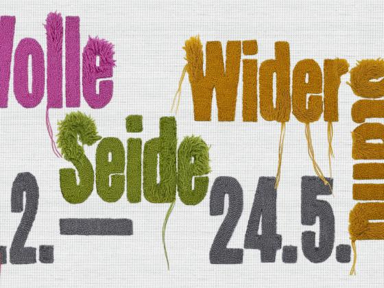 Ausstellungsplakat mit Schriftzug 