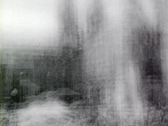 Ausschnitt aus der Foto-Serie „360/64 (Halle/Marktplatz)“ von Reiner Leist aus dem Jahr 2022 (2025)