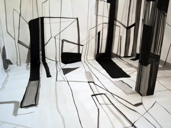 Zu sehen ist eine schwarz-weiße Zeichnung im Raum