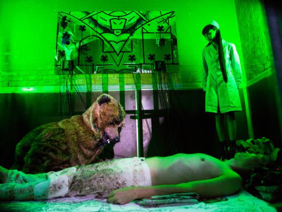 KAYA, performance at Bärenzwinger, Berlin, 2018