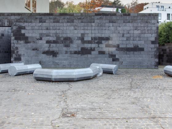 Martin Pfeifle, VikyNiky, 2019, Steel, Installation view