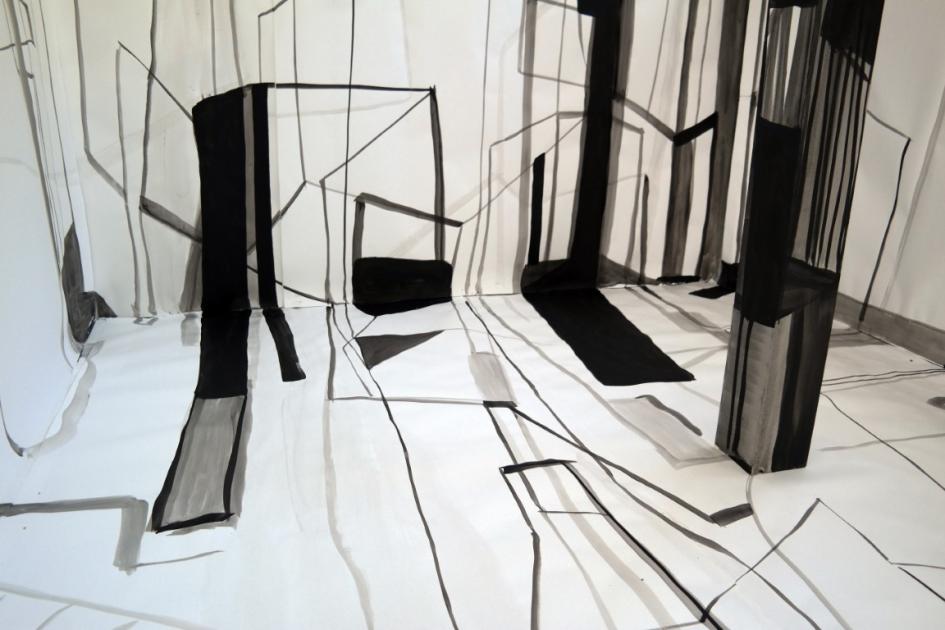 Zu sehen ist eine schwarz-weiße Zeichnung im Raum