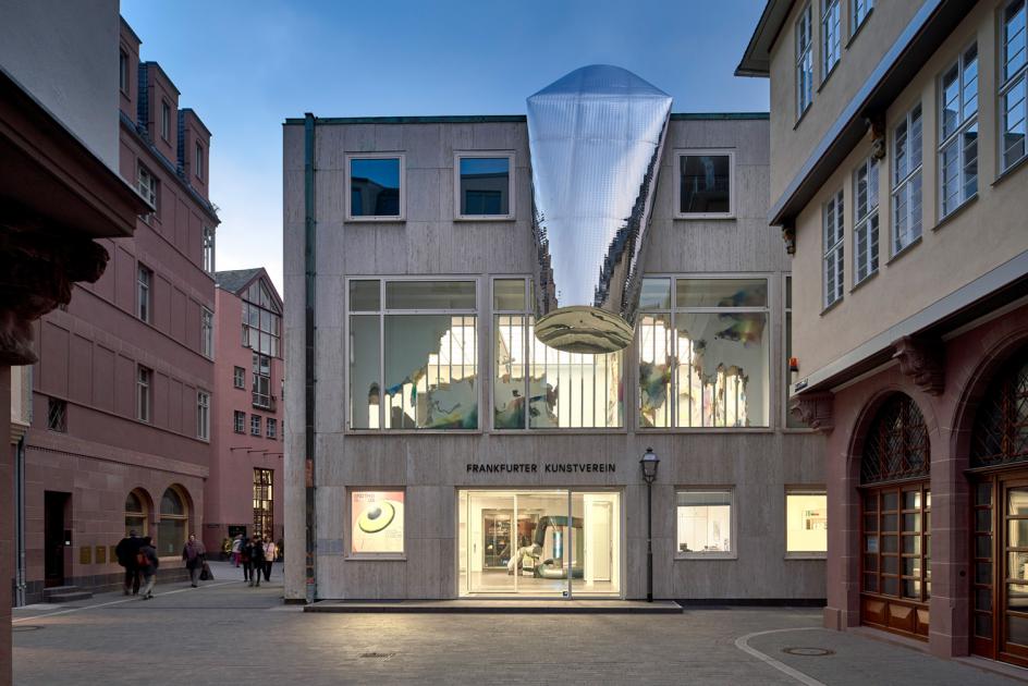 Ausstellungsansicht Frankfurter Kunstverein 2019 mit Arbeiten von Catharina Szonn (Erdgeschoss) und Max Geisler (Obergeschoss), 2019, Photo: Norbert Miguletz, ©Frankfurter Kunstverein, Courtesy: the artists