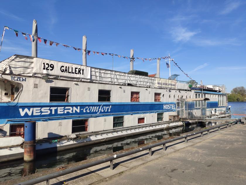 129 Gallery located on Western Comfort Hostelboat on the Spree opposite the Berlin Wall