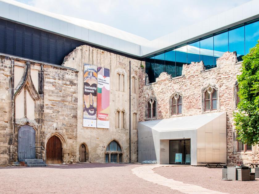 Eingang des Kunstmuseums Moritzburg Halle (Saale), Blick vom Innenhof