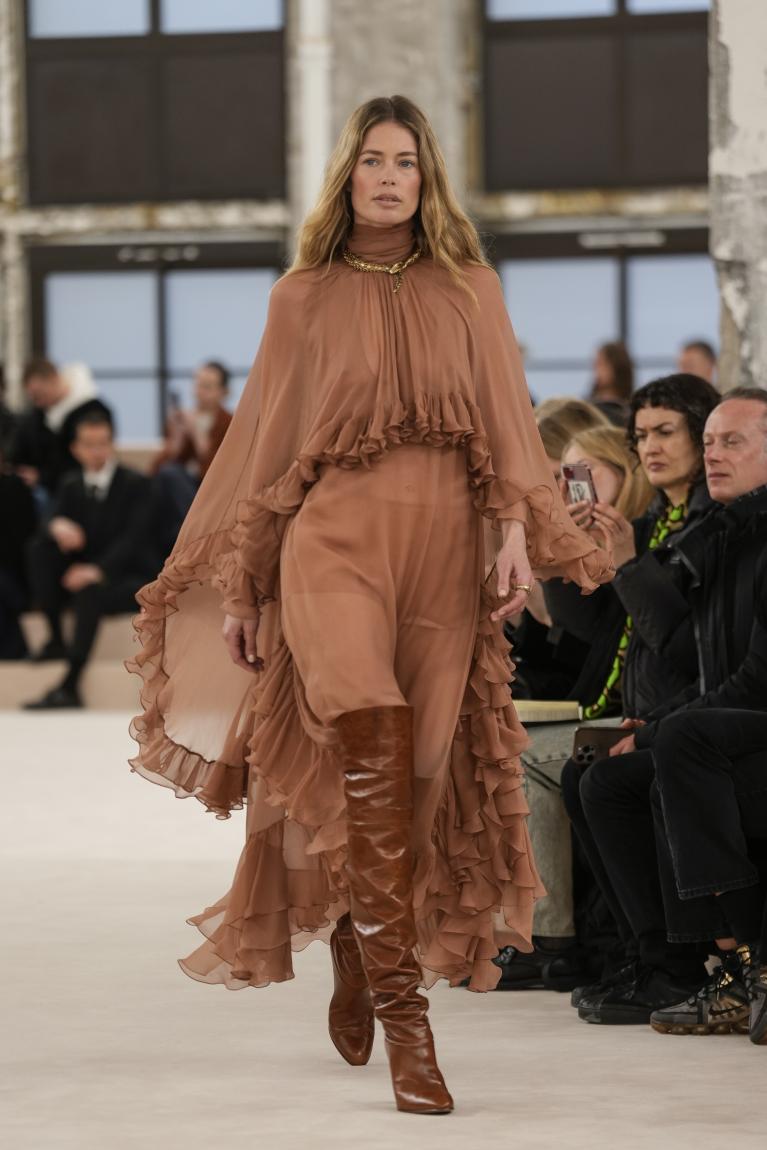 Kreation aus der Chloé Herbst/Winter 2024-2025 Kollektion während der Pariser Fashion Week, März 2024