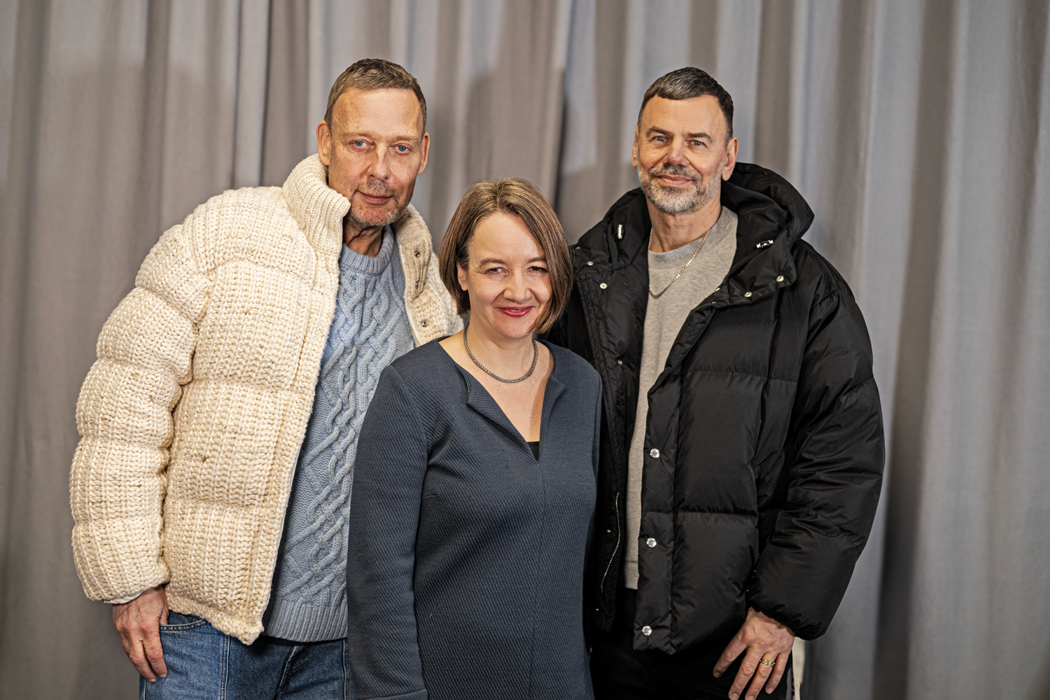 Ingar Dragset (links) und Michael Elmgreen mit Monopol-Chefredakteurin Elke Buhr