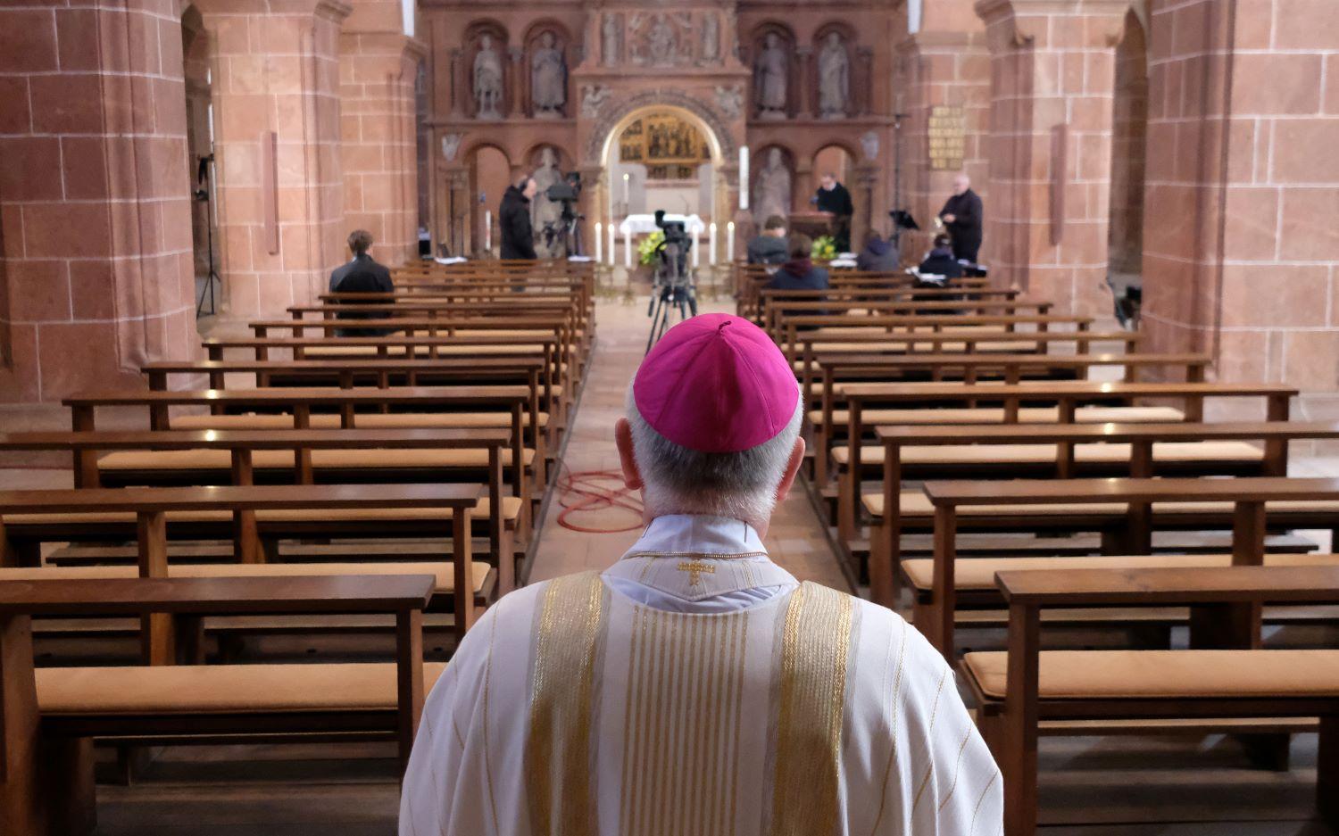 Heinrich Timmerevers in der Basilika Wechselburg 