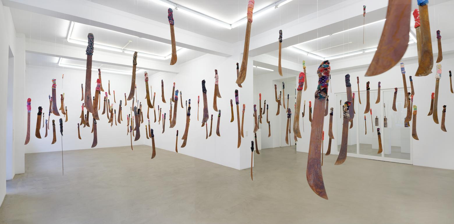 Helena Uambembe "Com lábios de dizer nova poesia", Installationsansicht Jan Kaps, Köln, 2025