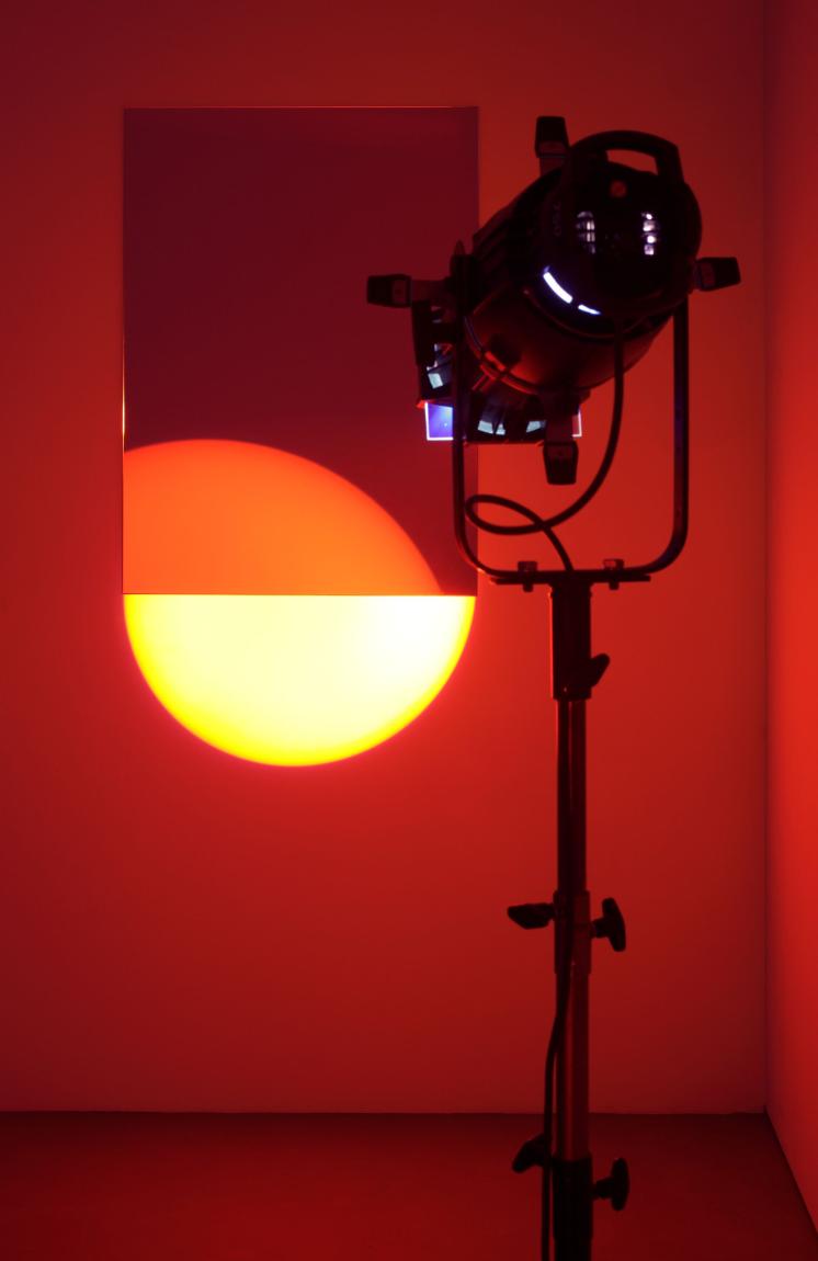 Olafur Eliasson "Red window semicircle" 2008, Installationsansicht, Berlin, 2008