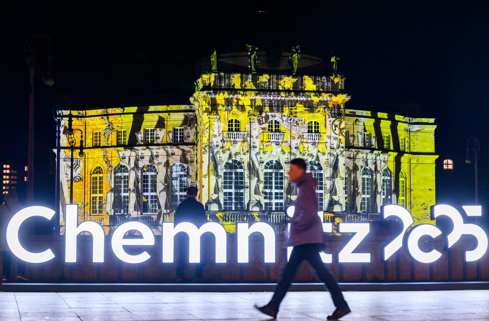 Lichtinstallation von Ari Dykier in Chemnitz, November 2025