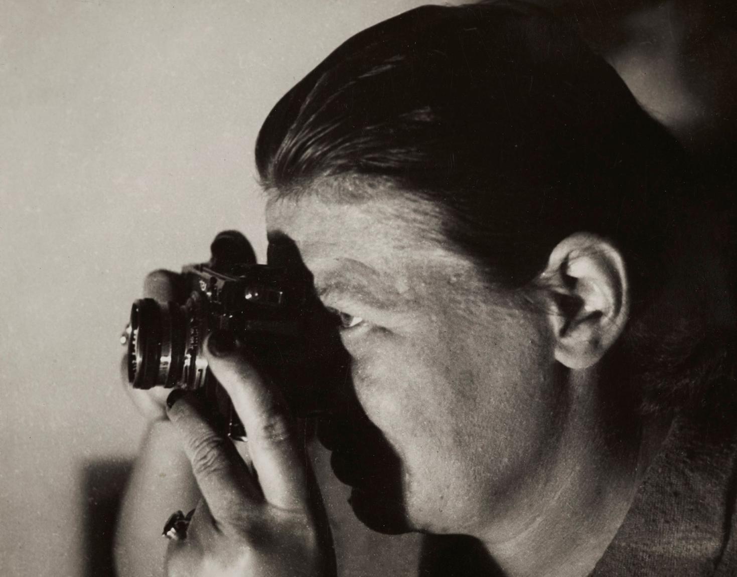 Unbekannt "Germaine Krull mit Contax", um 19