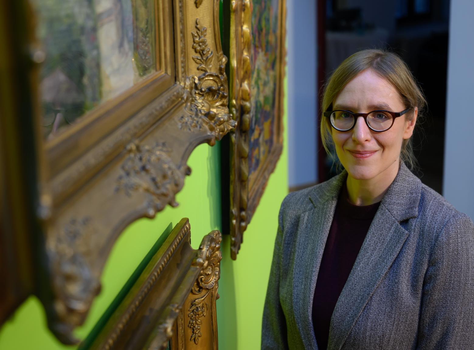 Fanny Stoye steht in den Kunstsammlungen Zwickau, wo sie ab Januar 2026 die Leitung der Kunstsammlungen übernimmt