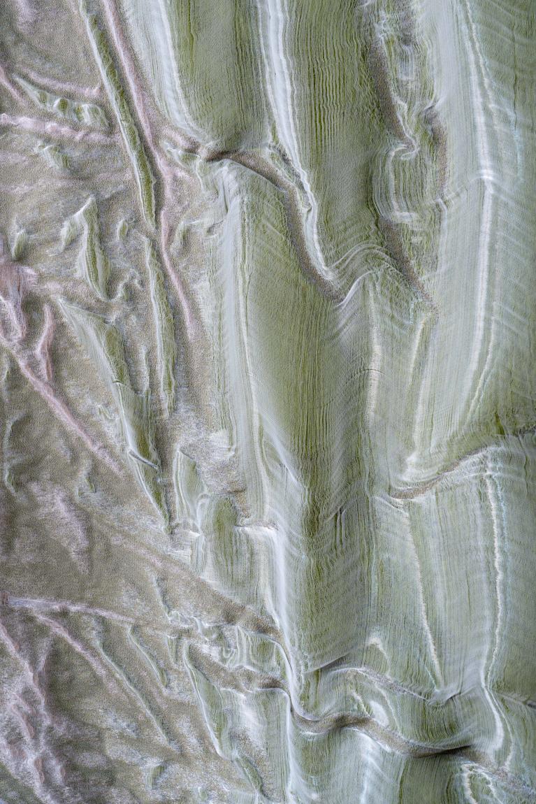 Marie Schumann "Monofil Fold - moss green", 2025