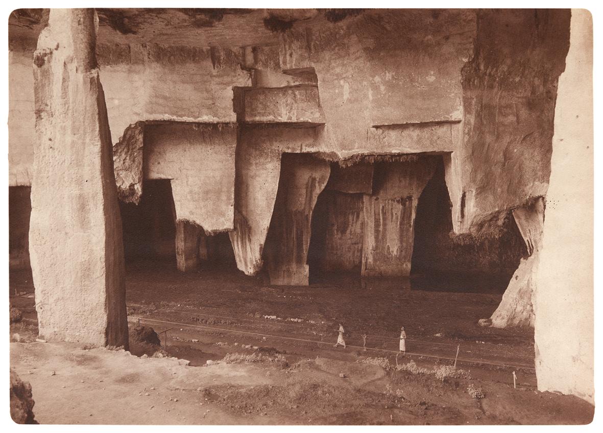 Wilhelm von Gloeden, "Die Seilergrotte in den Latomien von Syrakus", um 1885