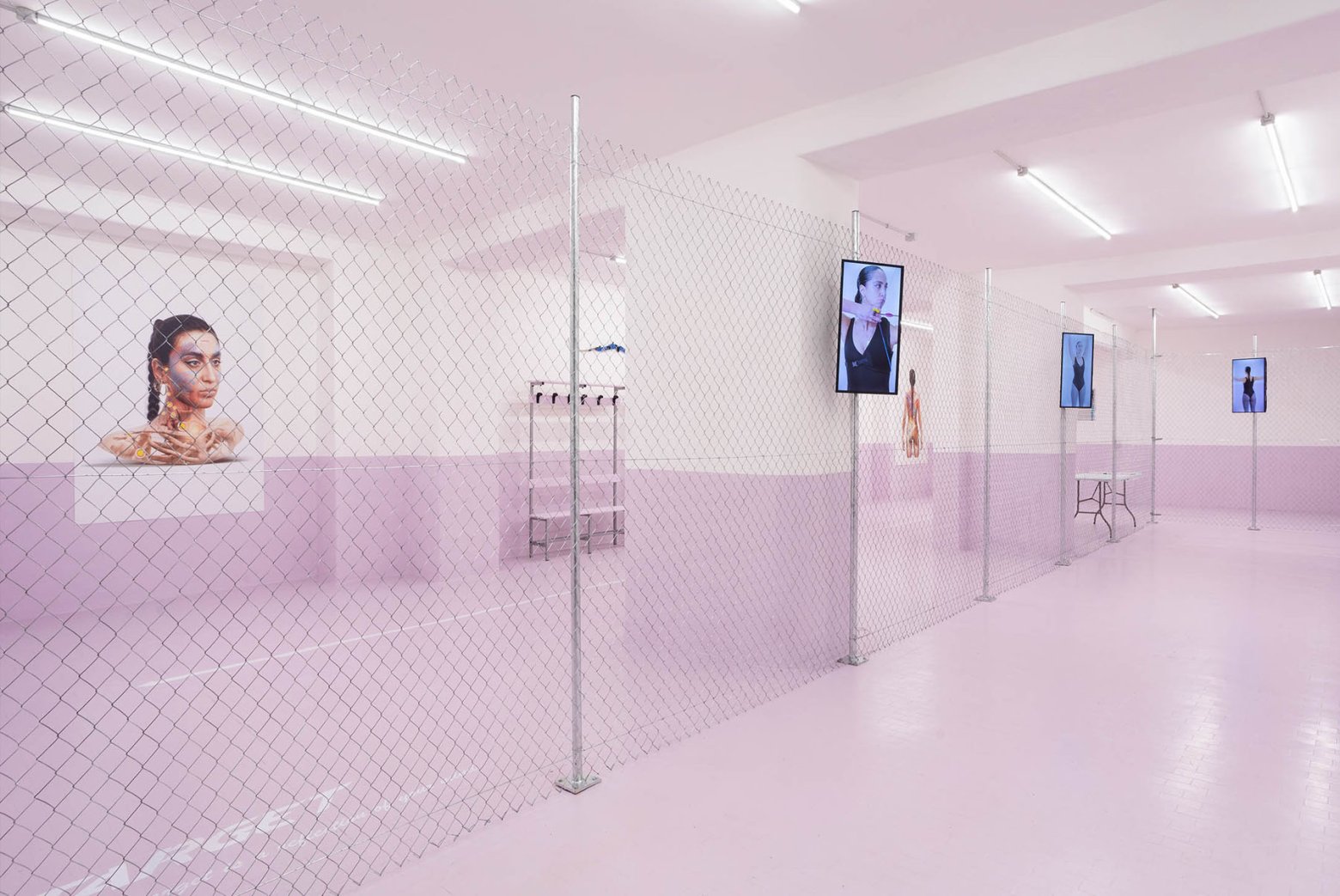 SAGG Napoli "Sempre contratta", Ausstellungsansicht, Basement Roma, 2025