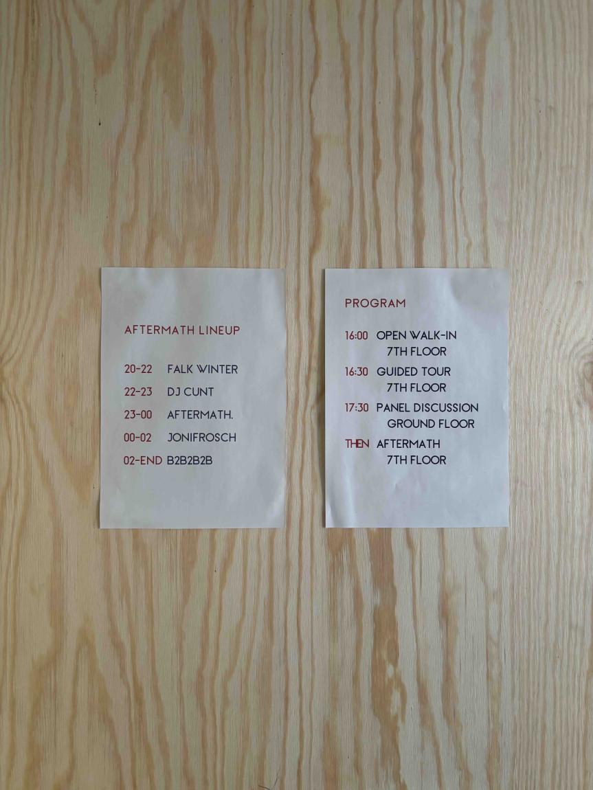 Während des Ausstellungsrundgangs gab es Programm: Führung, Panel-Diskussion und DJ-Set