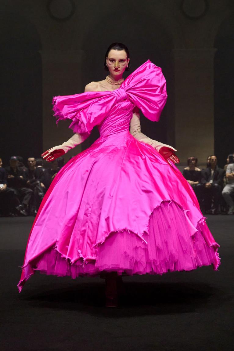 Matières Fécales, elegante Linien, blutige Handflächen und überzogene Facelifts, Paris Fashion Week, 2026
