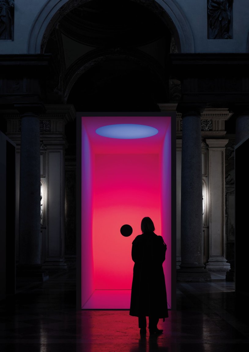 Ausstellungssansicht, "Davide Groppi. Un’ora di luce", Kirche Sant'Agostino, Piacenza 2026