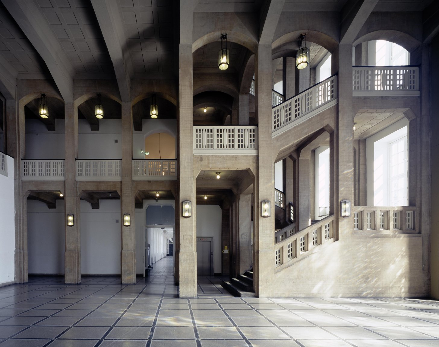 Eingangshalle der HFBK Hamburg 