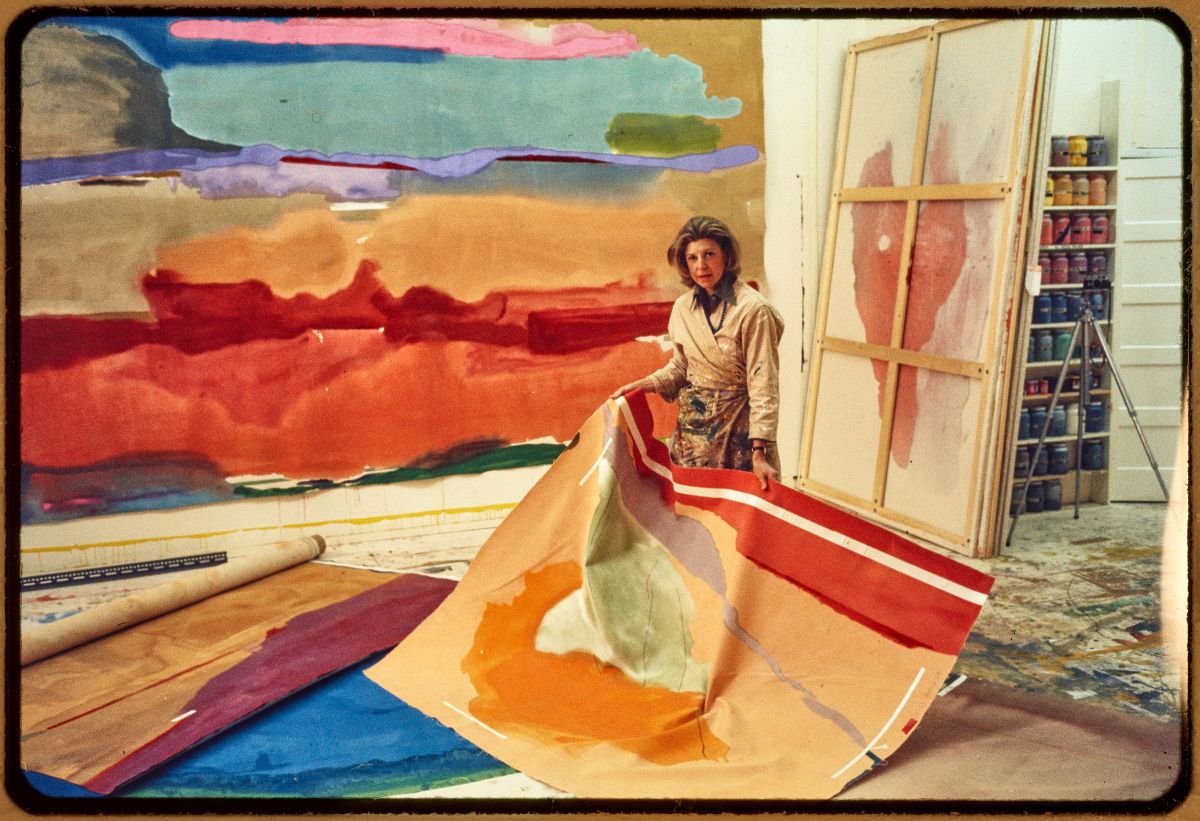 Helen Frankenthaler in ihrem Studio auf der East 83rd Street, New York, 1974, Im Hintergrund das Werk "April Mood" (1974)