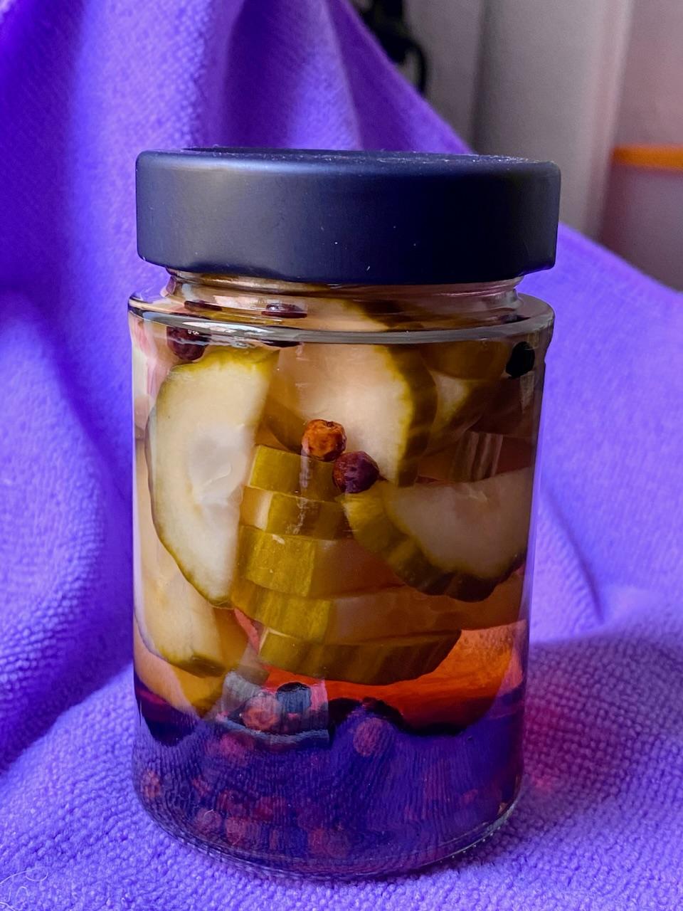 Sauer statt gleichgültig: Eingelegte Salatgurke von Mohamed Amjahid