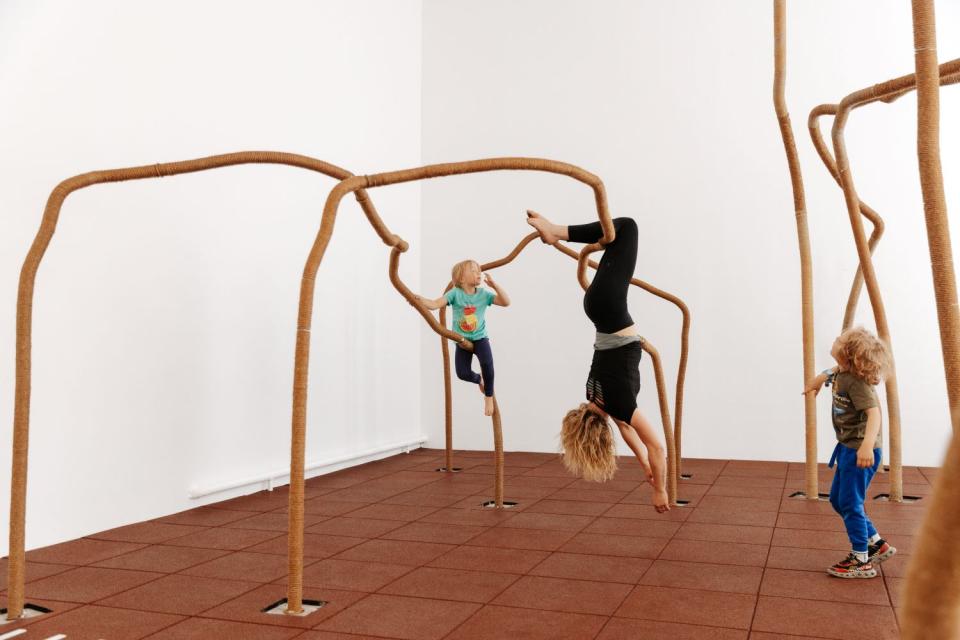 "Eine Ausstellung für Kinder (und andere Leute)", kuratiert von Jeremy Deller im Kunstverein Hannover