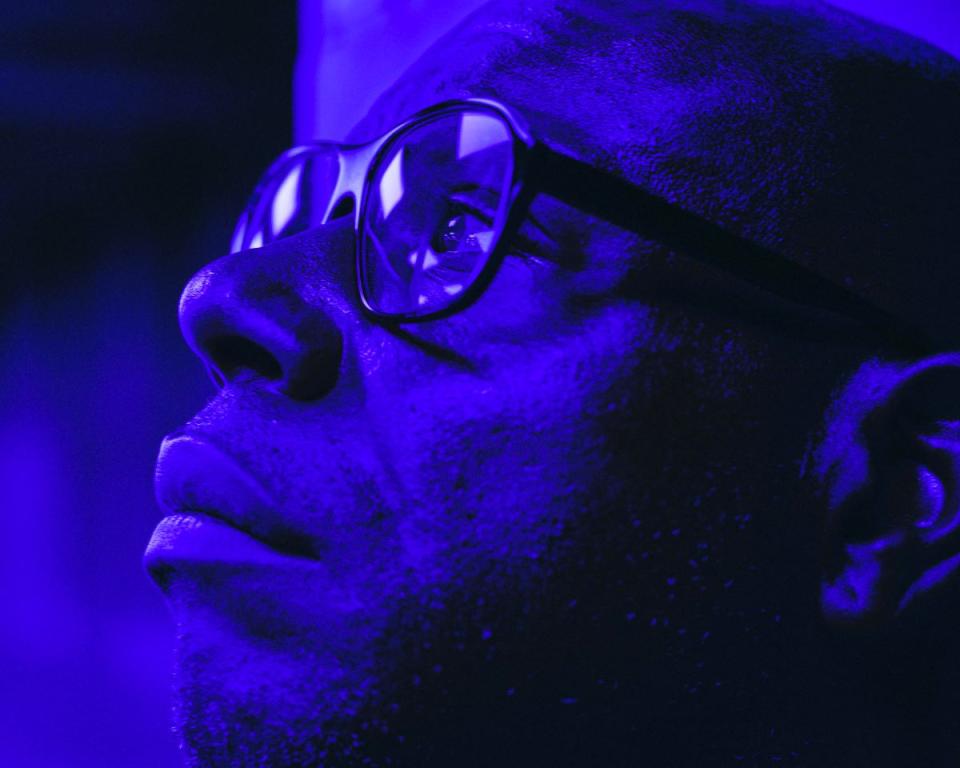 Steve McQueen in seiner Installation "Bass", Dia Beacon Museum, New York, 2024