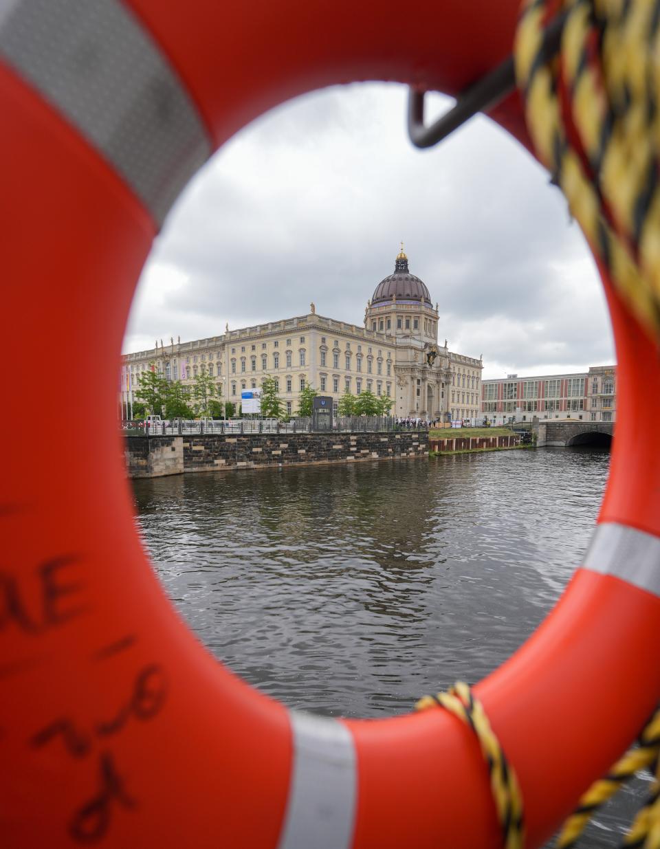 Blick auf das Berliner Schloss, Sitz des Humboldt Forums, auf der Museumsinsel, Berlin, 2025