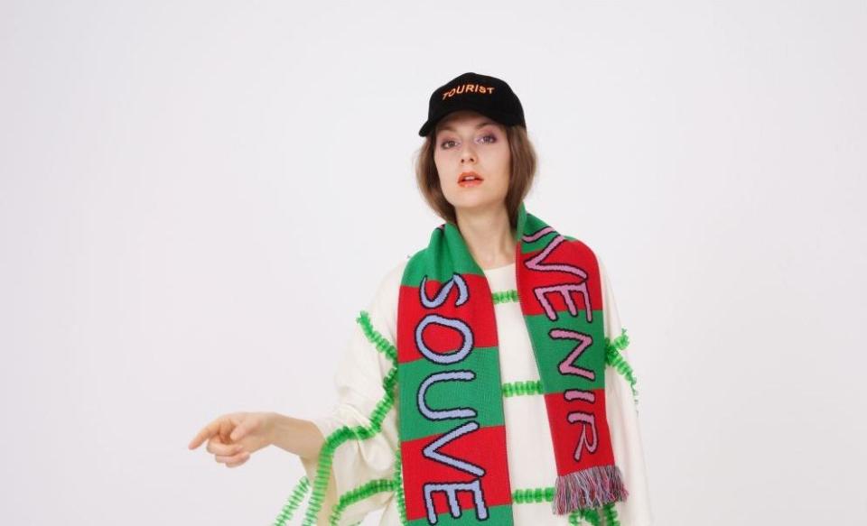 Model mit "Tourist"-Kappe von Saâdane Afif x Starstyling