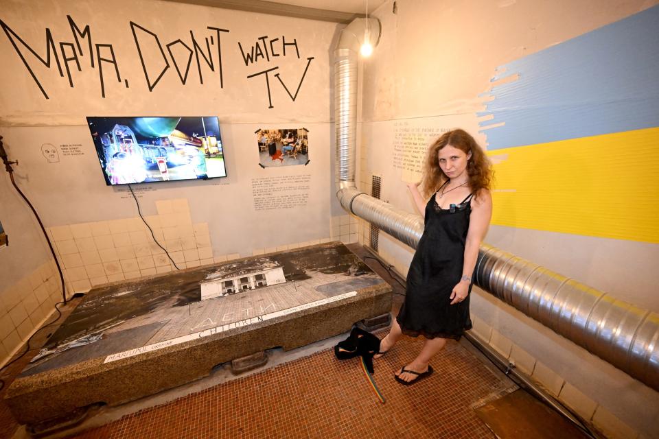 Das Musikvideo "Mama, Don't Watch TV" war auch im Haus der Kunst in München zu sehen