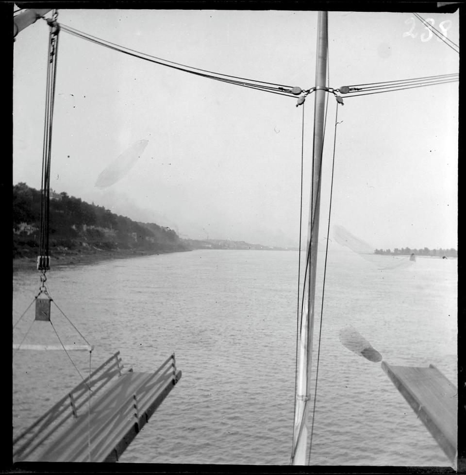 Gabriele Münter "Blick über die Ausleger eines Schiffs auf den Mississippi, bei St. Louis, Missouri", Juli-September 1900