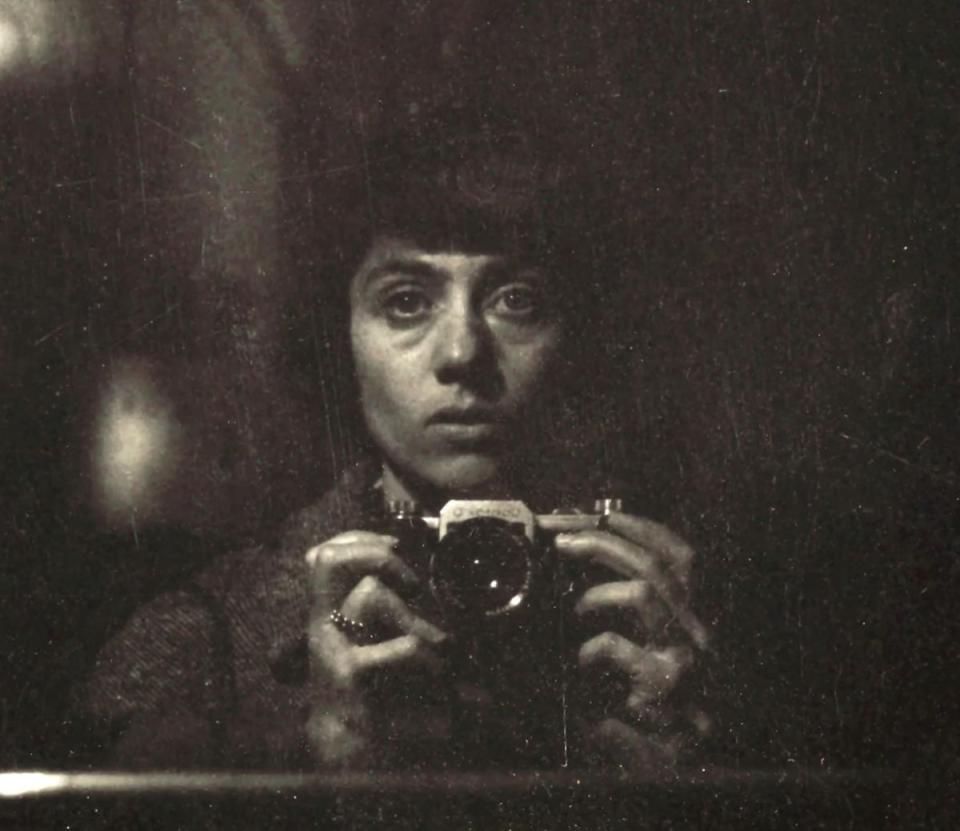 Diane Arbus "Self-portrait with 35mm Contax D camera", 1959