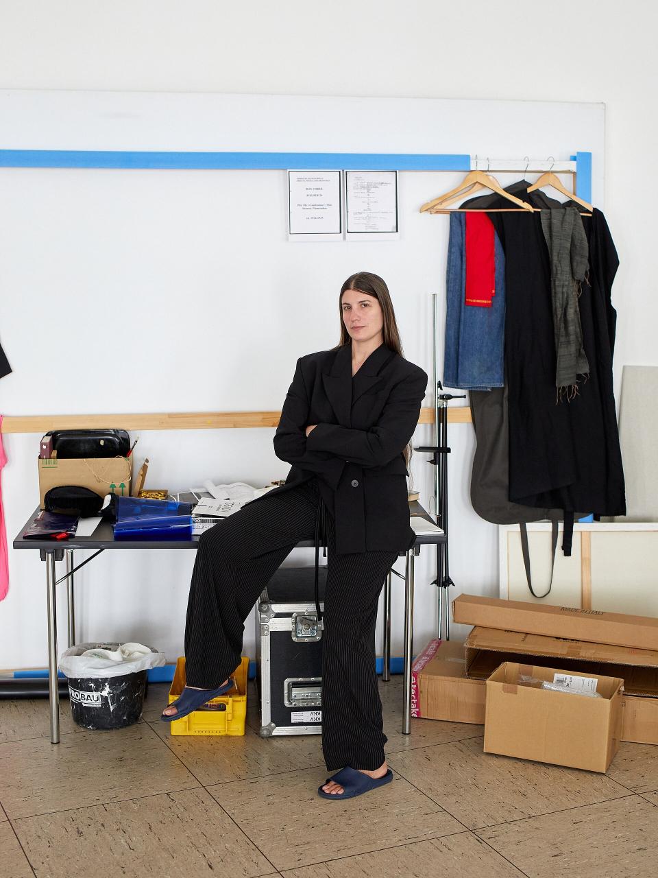 Das Münchner Kollektiv "Bruch"- erinnert in "Spirit Plastic" an die radikale Künstlerin Elsa von Freytag-Loringhoven. Wir verlosen Tickets