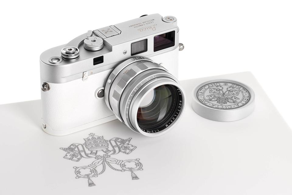 Die Leica M-A mit der Seriennummer 5000000 des ehemaligen Papstes Franziskus