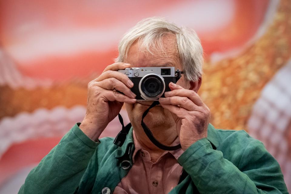 Martin Parr im Oktober in der Ausstellung "Grand Hotel Parr" im Neuen Museum Nürnberg
