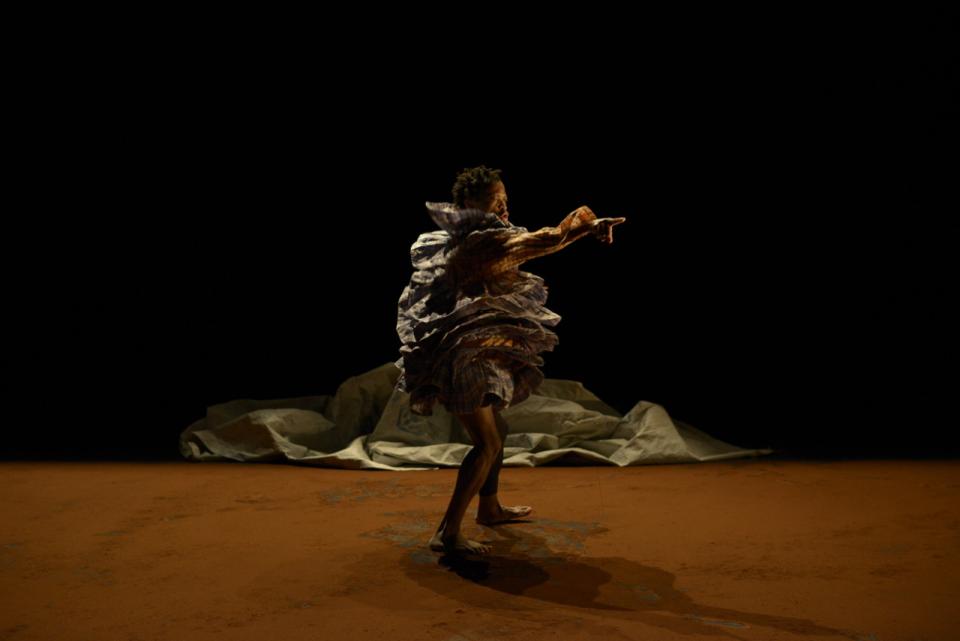 "My body, my archive", Tanzperformance mit Faustin Linyekula und Heru Shabaka-Ra