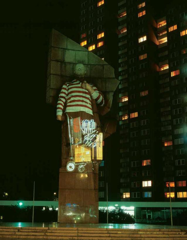 Krzysztof Wodiczko "Die Endlichkeit der Freiheit", Leninplatz, Berlin, 1990