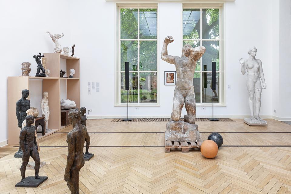 "Liaisons", Ausstellungsansicht Georg Kolbe Museum, Berlin, 2026