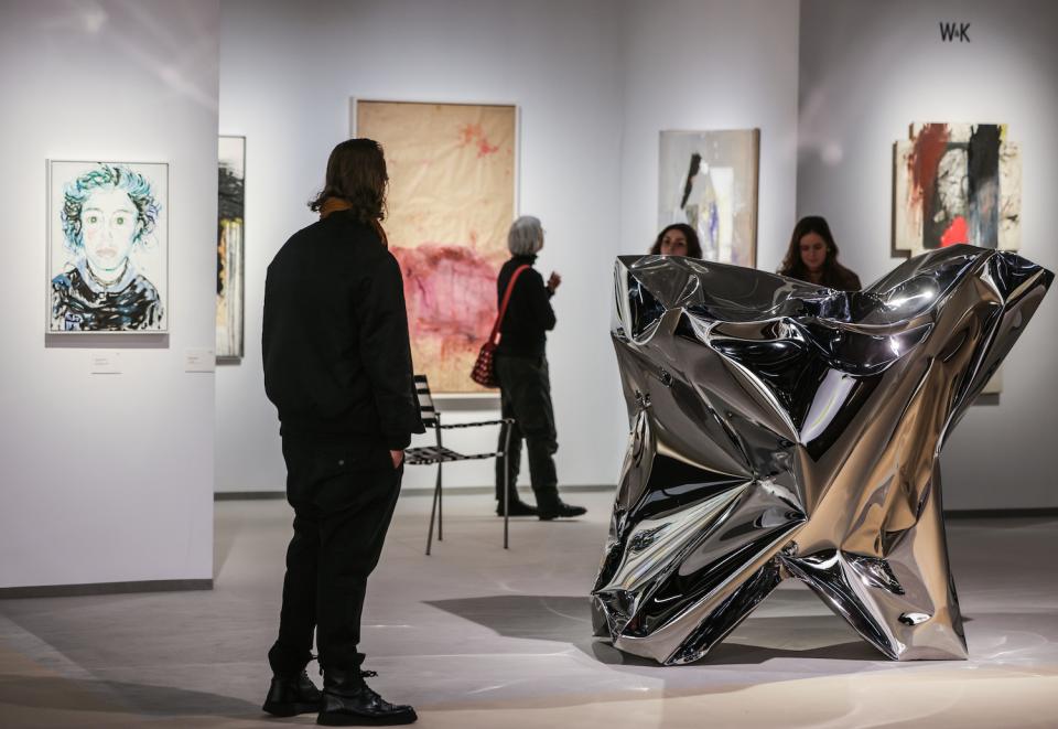 Stände auf der Kunstmesse Art Cologne: Die Künstlersozialabgabe ist für einen Großteil der Galerien nicht nur ein Kostenfaktor