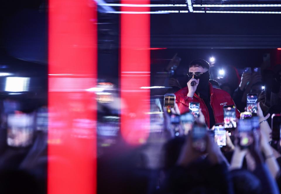 Der Rapper Haftbefehl (hier bei einem Auftritt in Gießen) hat einen Hype um Reinhard Mey ausgelöst, warum auch klassizistische Malerei?