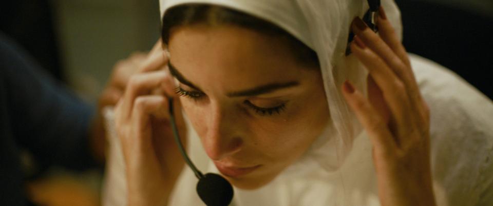 Saja Kilani als Rana in einer Szene des Films "Die Stimme von Hind Rajab"