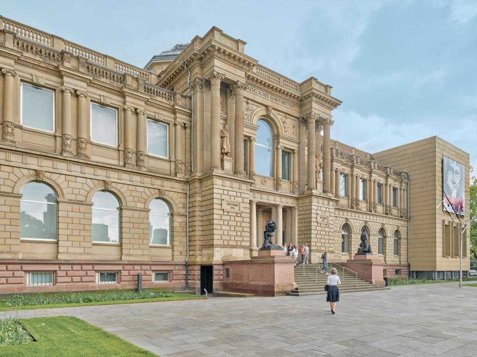 Städel Museum mit Vorplatz, Frankfurt am Main