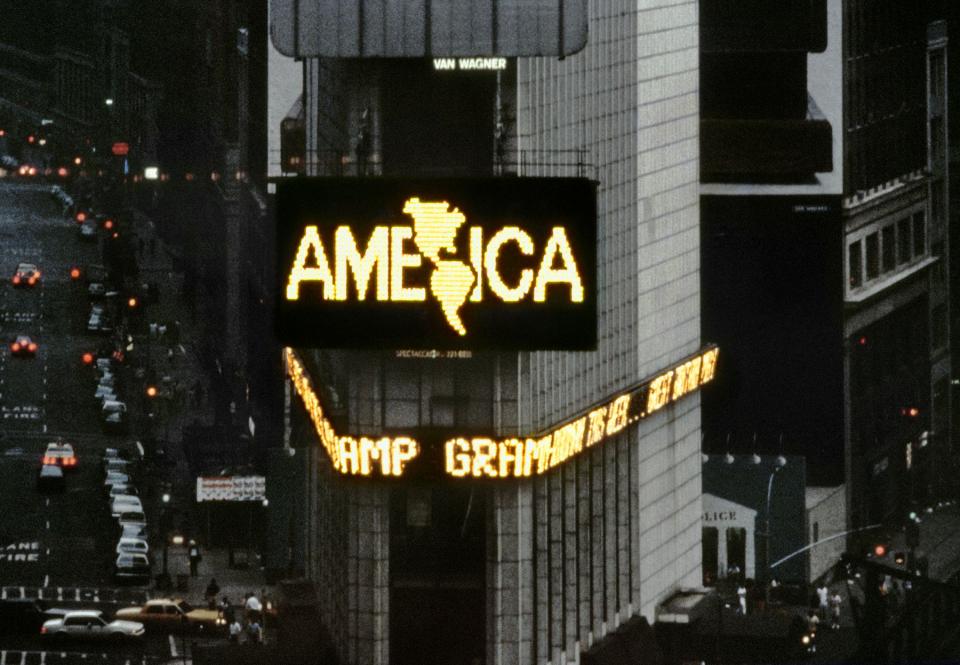 Alfredo Jaar "A Logo for America", 1987