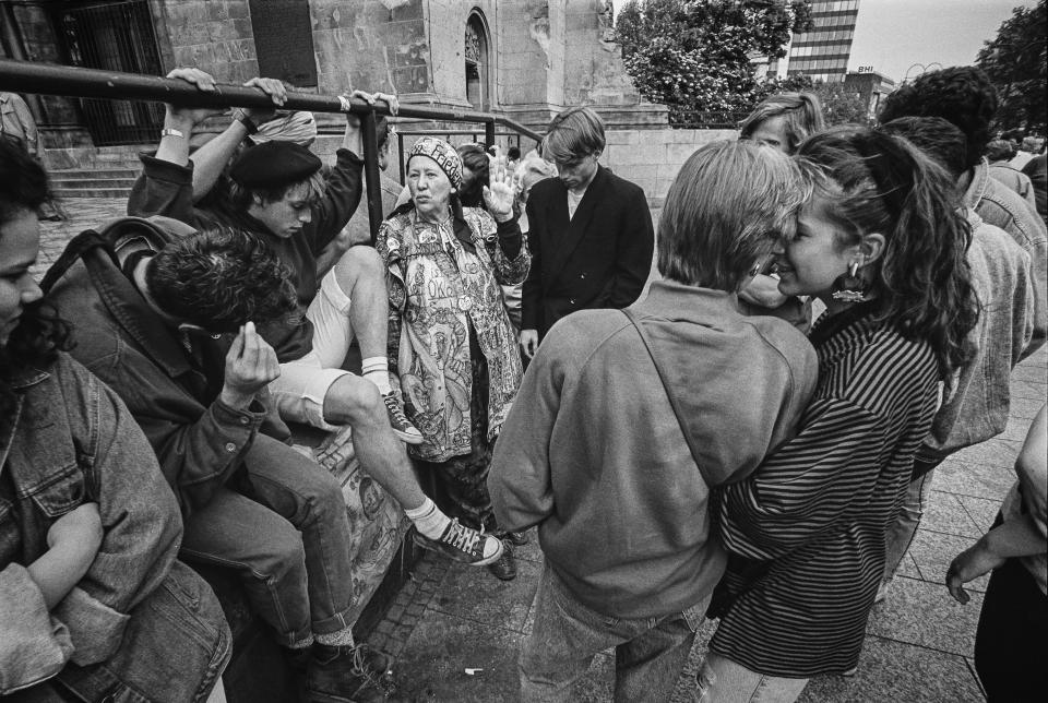 Helga Goetze 1988 an der Berliner Gedächtniskirche