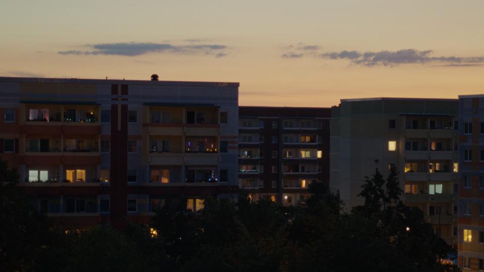 Szene aus dem Film "Fassaden", 2026