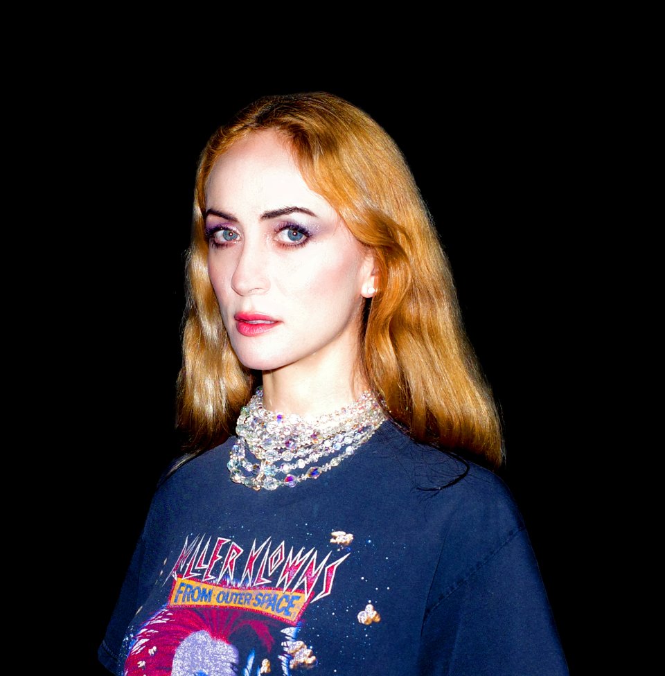 Marinna Simnett, fotografiert von Eliza Douglas