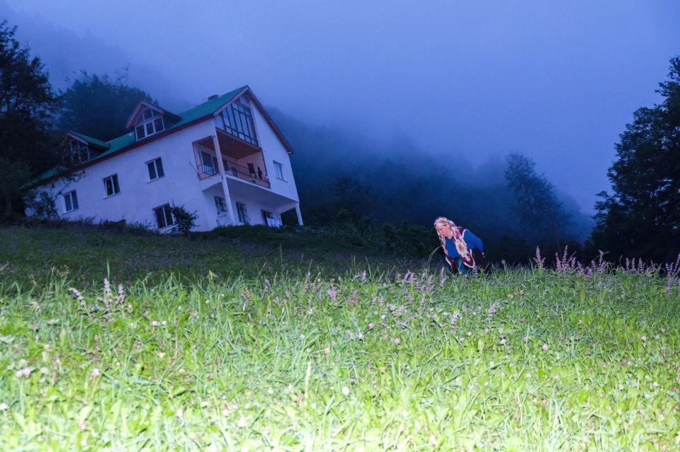 Cansu Yıldıran "Çayırdaki Kadın / Woman in the Meadow", 2016