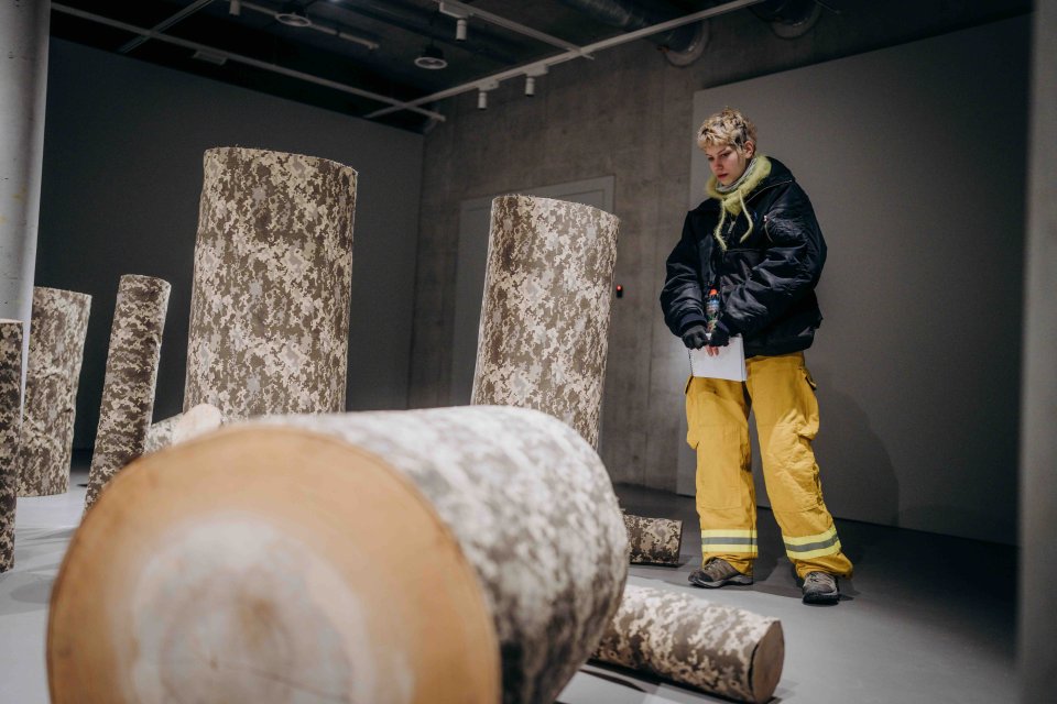 "Looking Into the Gaps IV", Ausstellungsansicht, Jam Factory, Lwiw, 2026