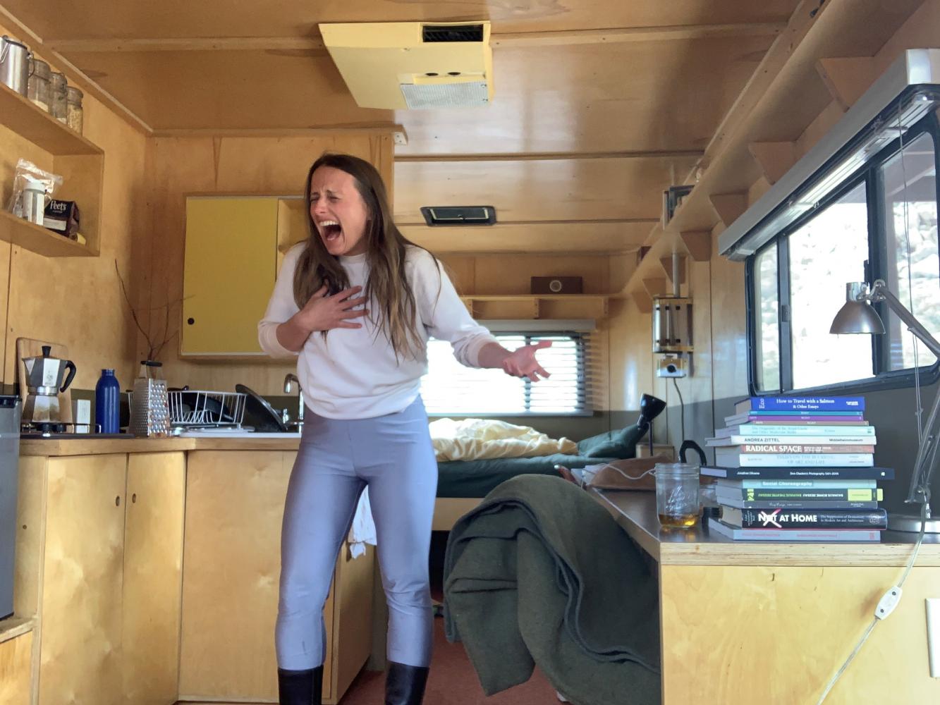 Matylda Krzykowski in ihrer Unterkunft bei AZ West 